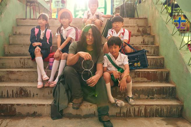 公視《天橋上的魔術師》首播收視告捷。（公視、myVedio提供）