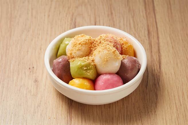 全聯「We Sweet五行湯圓」，約130g，原價39元、28日前單盒特價35元，與甜湯合購價69元。（全聯提供）