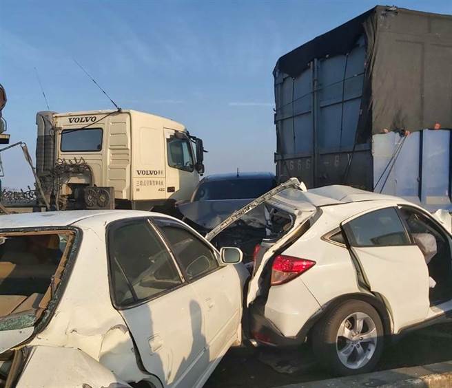 西滨全线禁行重机 民间团体提呼吁 网友看完声明全怒了（翻摄台中踢报网）