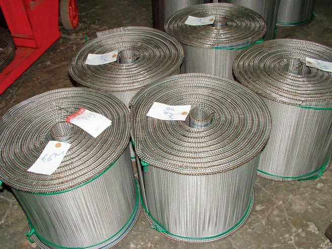 中证公司引进瑞典耐高温不銹钢线，经该公司精密设备及特殊加工处理的自动化输送用金属网带，可满足各种不同客户的需求。图／李水莲