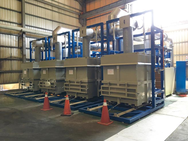 梁志强表示，「找对的设备、放在对的地方」；富产机械的环保设备已经广泛用于传产的钢铁厂、表面处理厂及科技业的晶圆厂、封测厂、LCD面板厂以及太阳能电池厂。图／富产提供