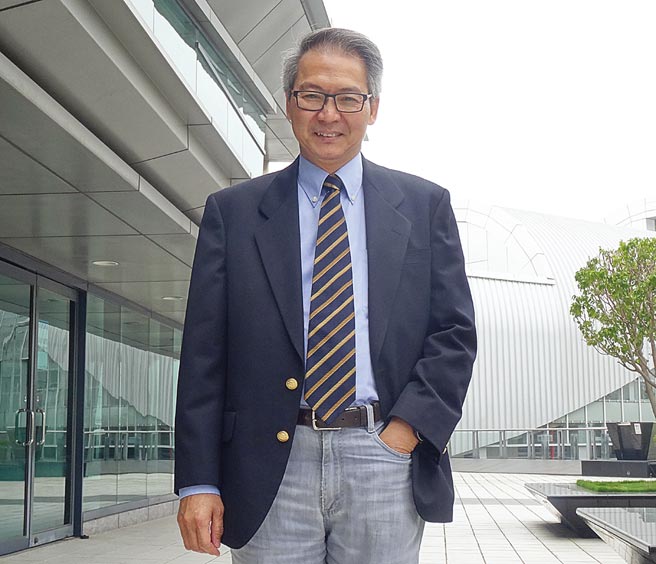 中華民國防疫學會榮譽理事長王任賢指出，如規畫全民強制接種，估計要6000萬劑才夠；他也提醒15％接種者仍無法產生抗體，接種後要規畫檢驗和補打措施。（馮惠宜攝）