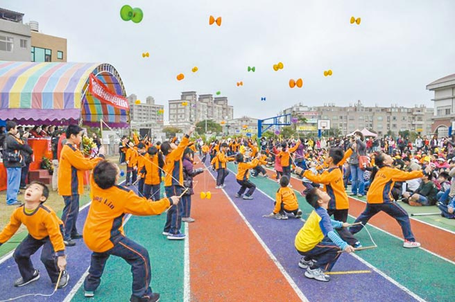 新竹县新丰乡松林国小学生爆满，县府与润泰取得交换土地900坪以扩建校舍的共识。（罗浚滨摄）