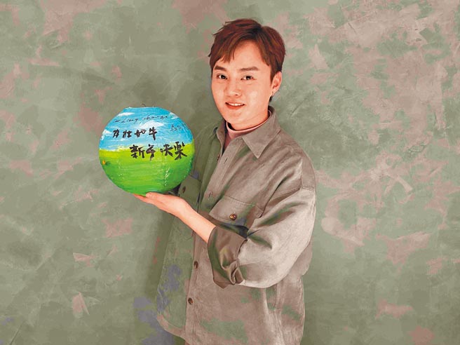 許富凱前晚開直播與粉絲暢聊。（凱聲影藝提供）