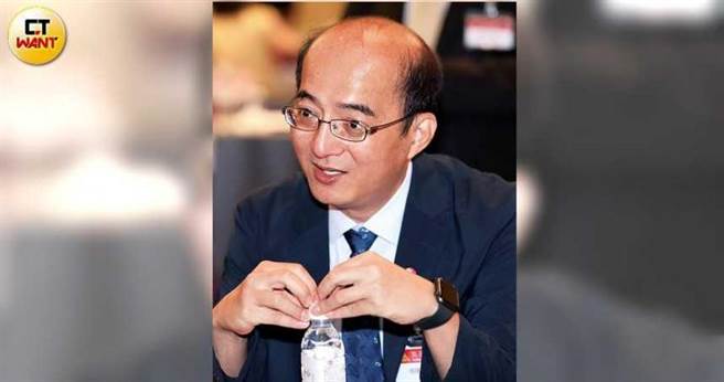 台湾经济研究院院长张建一表示，全球景气逐渐復甦，带动原物料价格上涨。（图／王永泰摄）