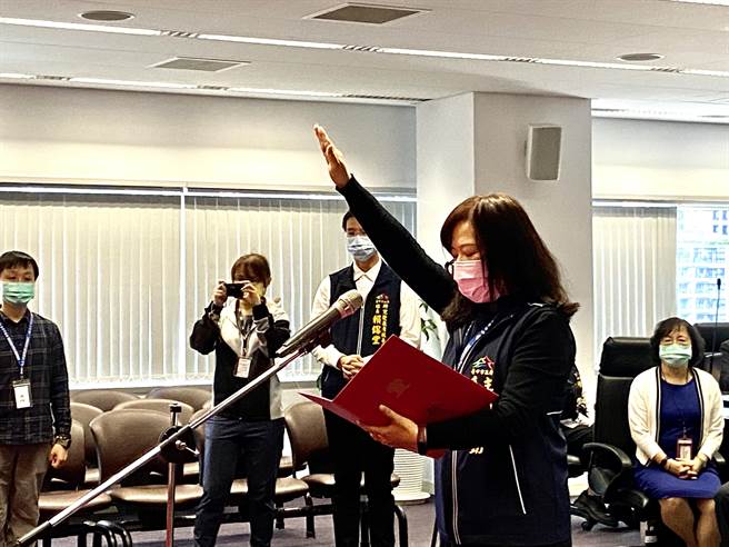台中市新任計處長由副處長林淑勤升任，今天走馬上任。（盧金足攝）