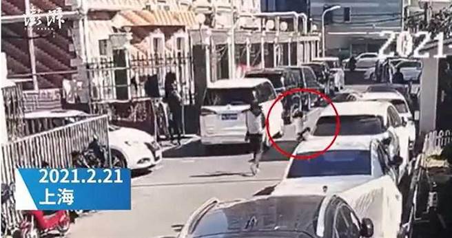 一名6岁女童不幸被车辆辗毙。（图／翻摄自新闻晨报）