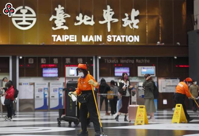 依主计总处近期公布的2020年「受雇员工薪资调查」，发现女性需较男性工作多51天才能达到整年总薪资相同。（报系资料照）