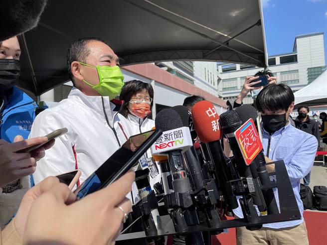 台北228紀念館28日將舉行紀念活動，邀請副總統賴清德、前總統馬英九出席，遭外界質疑邀馬是否有其他政治目地。新北市長侯友宜今表示，柯市長是主人，主人邀請都給予尊重。（記者蔡雯如攝）