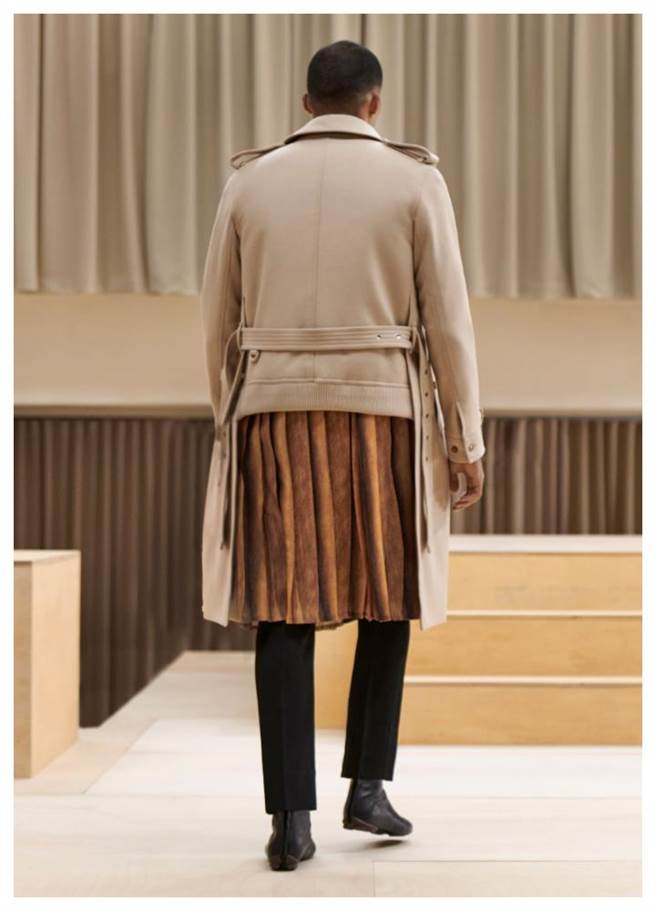 BURBERRY男装是「绅士」与「冒险家」的完全综合体，背后看则是勇敢的冒险家。（BURBERRY提供）