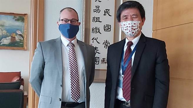 常駐世界貿易組織代表羅昌發（右）2月11日與美國駐世貿代理館長畢斯比會面，持續深化台美關係。（中華民國常駐世貿代表團提供）
