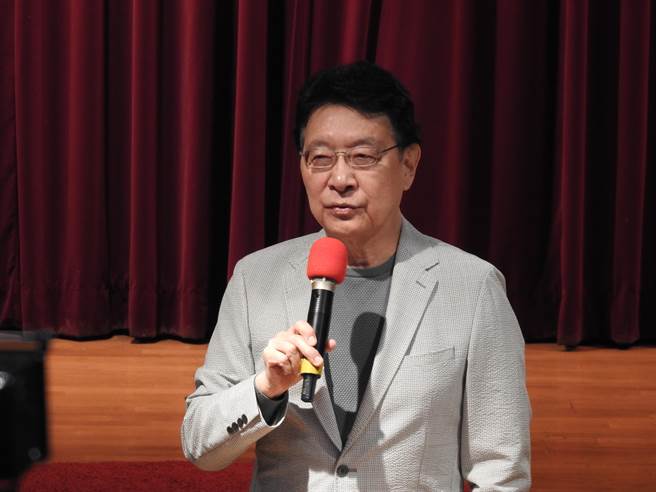 中广董事长赵少康上午召开首场国政建议记者会。（赵婉淳摄）