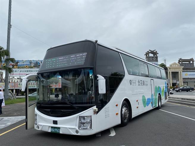 公路总局第四养护工程处估计，27日及3月1日将出现228连假最大车潮，为鼓励民眾多搭乘大眾运输工具，推动北花客运来回400元优惠票价等优惠措施。