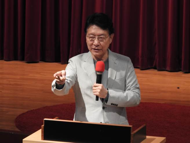 中广董事长赵少康今天举办首场国政建议记者会。（赵婉淳摄）