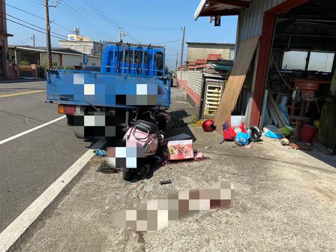 戴姓女子骑机车载2个幼子出门，未料却发生车祸，造成2死一伤的悲剧。（庄旻静摄）