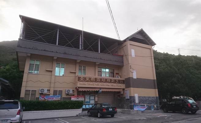 台铁海端站发生3名道班工遭撞事故，海端卫生所从无线电听到通报，全员狂奔1公里第一时间抢救。（翻摄海端乡卫生所脸书粉丝团）