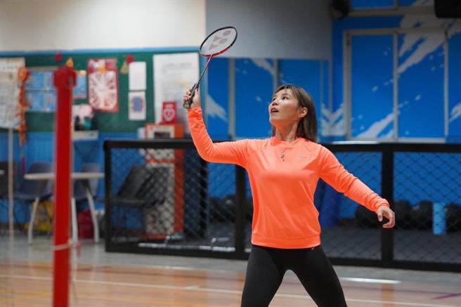李佳薇人生第一次碰羽球从基本功开始。星葳娱乐提供