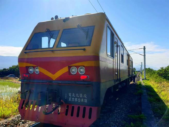 更换道岔又传职安意外。（台铁局提供）