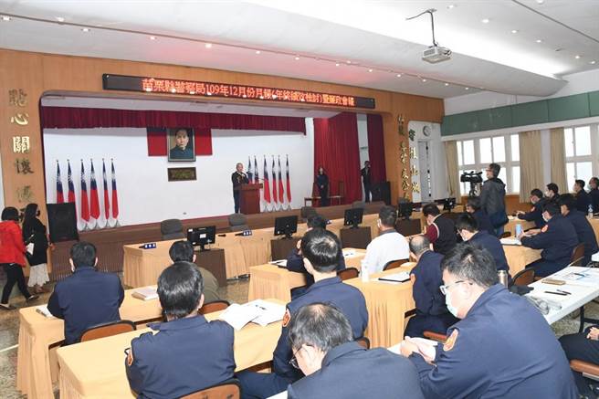 苗栗縣警局試辦新式受理案件證明單。（謝明俊攝）