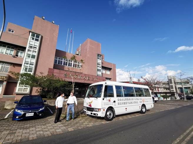 台南市楠西區長照就醫接送專車，23日首班專車8點20分出發。（劉秀芬攝）