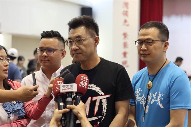 黄健豪（左）。（国民党提供）