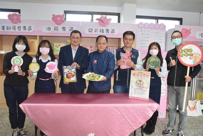 大安区农会与全国香菇大宗产地新社农会结合，23日推出多层次口感的香菇贡丸新产品。（陈淑娥摄）