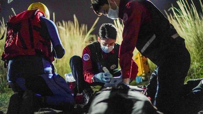 林柏宏为演出消防员，做足功课。（公共电视提供）