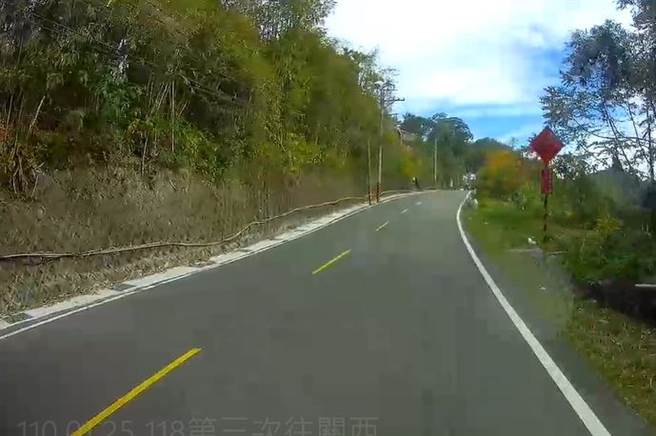 罗马公路改善道路品质，透过水沟加盖，增加路幅与安全性。（新竹县政府提供／庄旻静新竹传真）