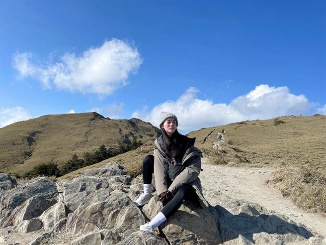 邱偲琹趁着农历年放假爬山舒压。（周子娱乐提供）