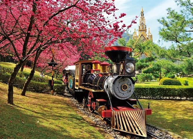 现在绝对是造访九族文化村最值回票价的游玩季节。（KLOOK提供／黄慧雯台北传真）