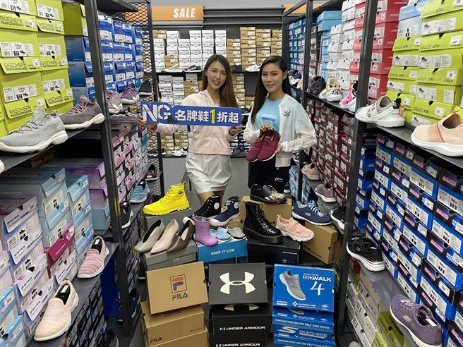 台中日曜天地OUTLET二月26日起将举办「NG鞋」出清活动召集50大品牌参与并释出2万双NG鞋以1折起的优惠出清。（冯惠宜摄）   