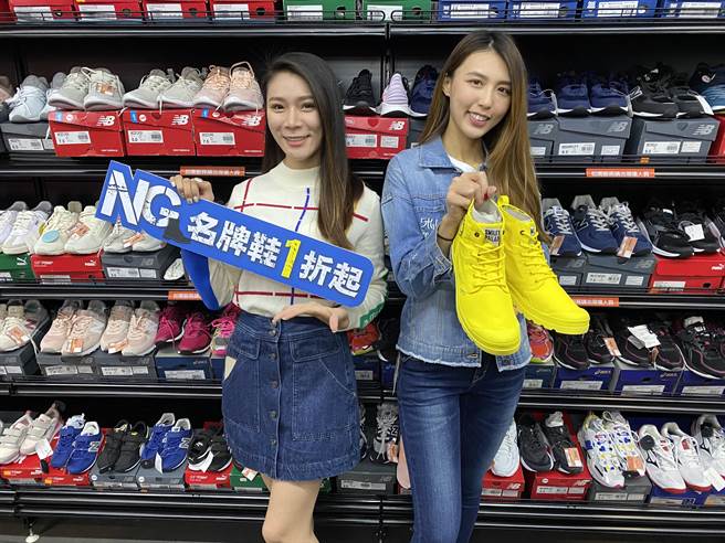 台中日曜天地OUTLET二月26日起将举办「NG鞋」出清活动召集50大品牌参与并释出2万双NG鞋以1折起的优惠出清。（冯惠宜摄）