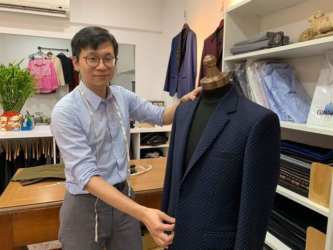 承父衣钵的吕绍白，以创新思维，让50年老店摇身成为质感加分的文青西服店。（黄婉婷摄）