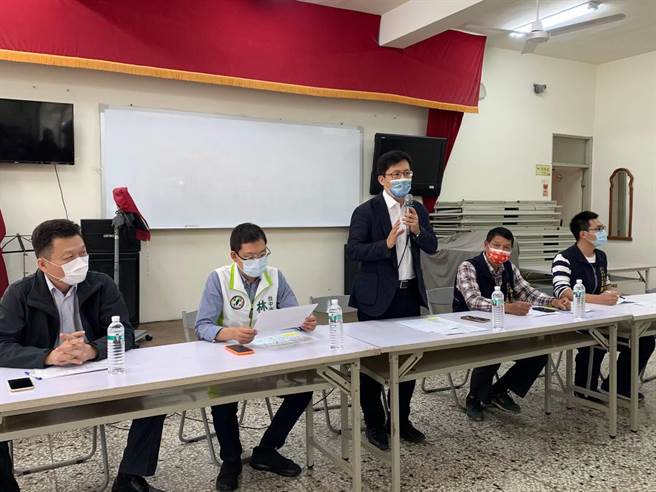 立委張廖萬堅表示，全案預計四月施工，更換管線長度達九千多公尺。（盧金足攝）