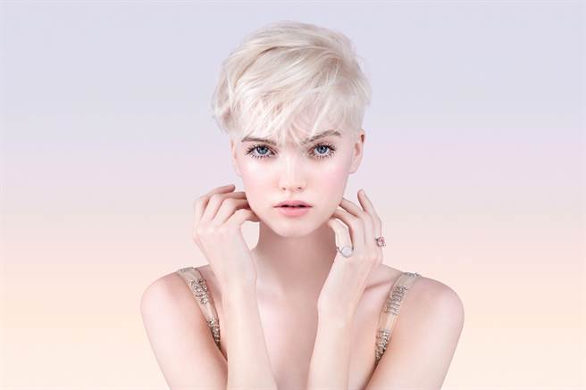 迪奥雪晶灵透亮系列形象图。（迪奥提供）