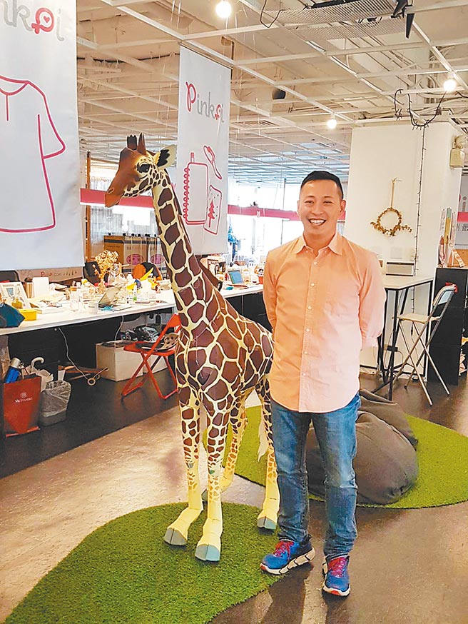 Pinkoi创办人顏君庭表示，Pinkoi不想只做文创品牌、文青电商，将扩大为生活网站，扩大生态圈。图／邱莉玲