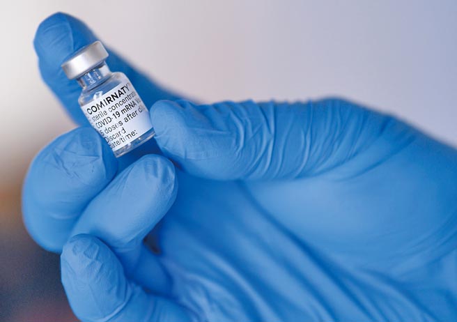 陈时中昨公布当时函覆雅各臣的全文自清，强调雅各臣的授权书不具法律效力，因此破局。（美联社）