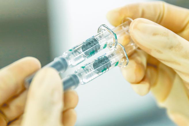 大陸國藥集團表示，適用於3至17歲的新冠疫苗將投入使用。（新華社）