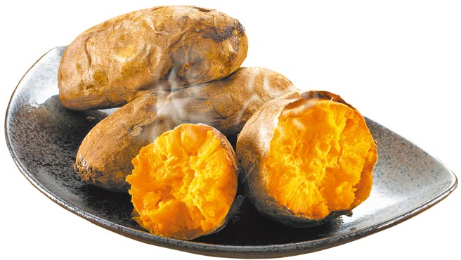 OKmart烧番薯，选用台农57号黄番薯及台农66号红番薯。（OK超商提供）