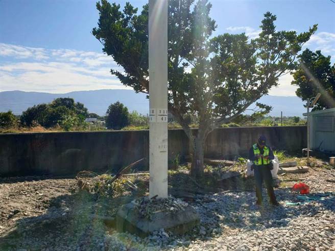 台鐵海端火車站23日上午發生維修車撞上3名道班工的事故。（圖／台鐵提供）