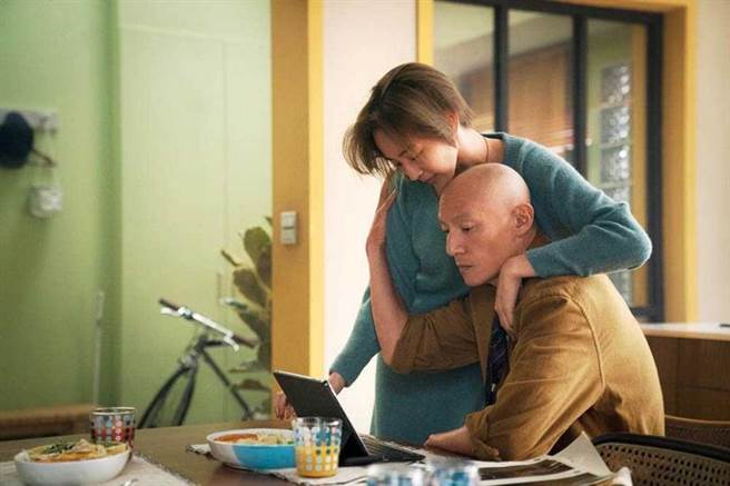 张震和张钧宁在《缉魂》中饰演夫妻，片中于公于私都离不开彼此。（图／威视提供）