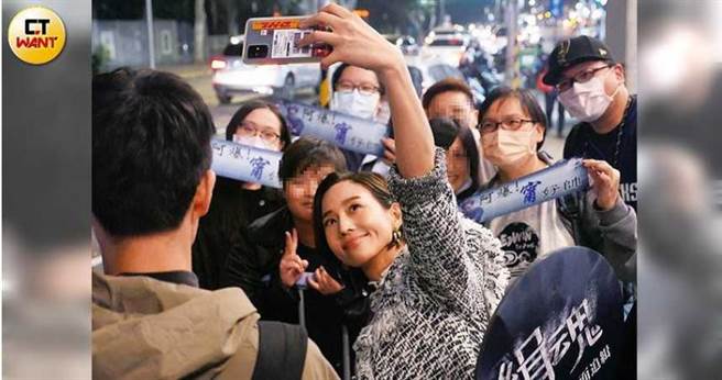 《缉魂》口碑票房都有好成绩，张钧宁也乐得勤跑戏院与粉丝互动。（图／林士杰摄）