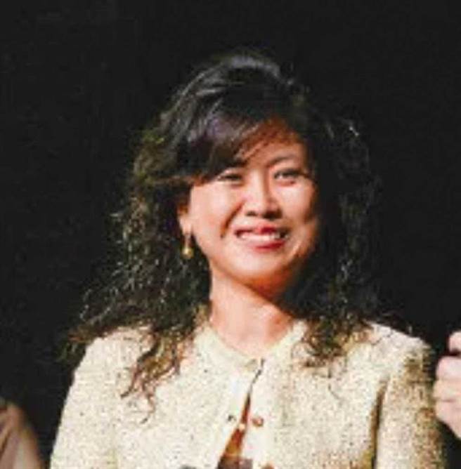 博信投资代表人刘一芝，曾任石原智惠的ＤＥＧ集团总经理，也在石原智惠的2个基金会担任董事。（图／翻摄自大纽约区华人教育基金会）