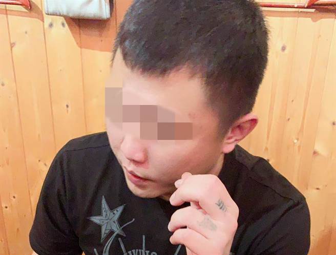 绰号「虾米」的蔡姓男子先于16日当街砍杀王姓男子，又于23日晚间枪杀老大「建文」的陈姓男子。（翻摄照片）