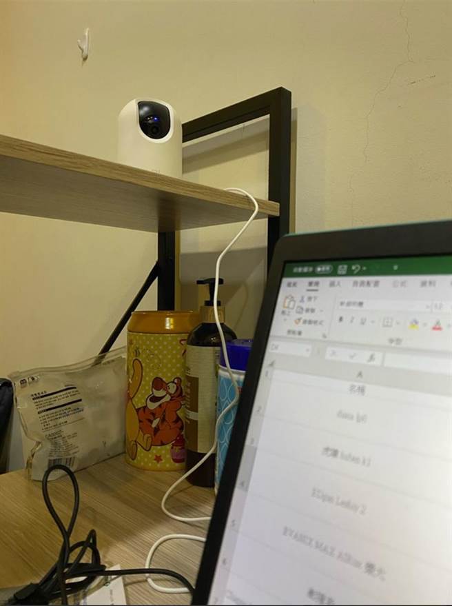 男大生租屋遭爸妈装监控，毫无隐私权的生活，引起网友讨论，许多人觉得爸妈的控制行为过头了。（图／翻摄自爆料公社）