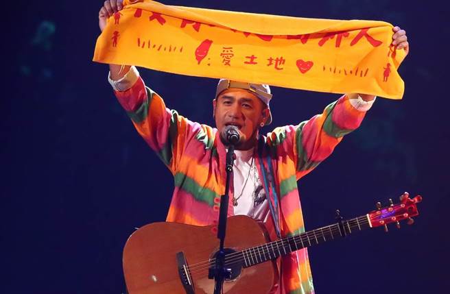 张震岳质疑为何能在福德坑太阳广场操作无人机。（图／中时资料照）