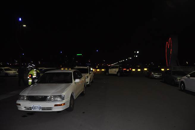 警方获报立即启用快打部队到场，并立即展开调查。（民眾提供／冯惠宜台中传真）