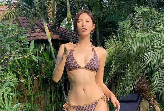 金宝拉拥有精致脸蛋和修长身材。(图/翻摄自金宝拉IG)