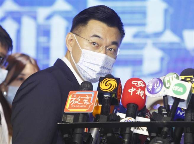 國民黨24日舉辦「願景台灣2030」第2場論壇，以「活不起的未來」為主題，聚焦居住正義、分配正義、低薪等社會議題，國民黨主席江啟臣（如圖）出席。（張鎧乙攝）