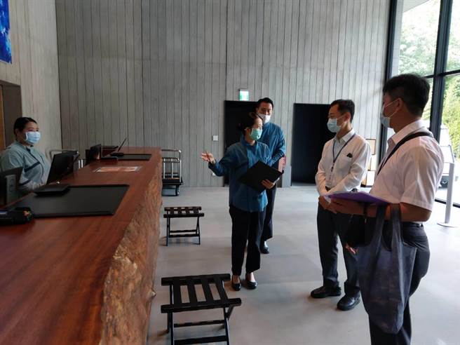 台中市觀光旅遊局輔導旅宿業者「安心旅宿」標章，提供旅客安全無虞的住宿環境。（台中市觀旅局提供／王文吉台中傳真）